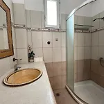 White וילה